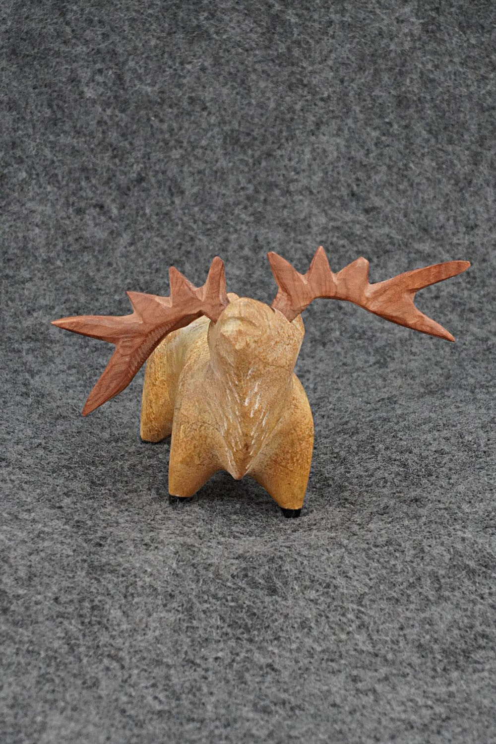 Elk Zuni Fetish Carving - Enrike Leekya
