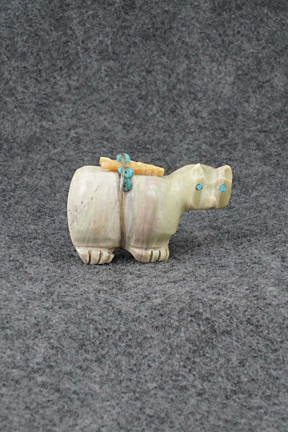 Bear Zuni Fetish Carving - Jeffrey Yunie