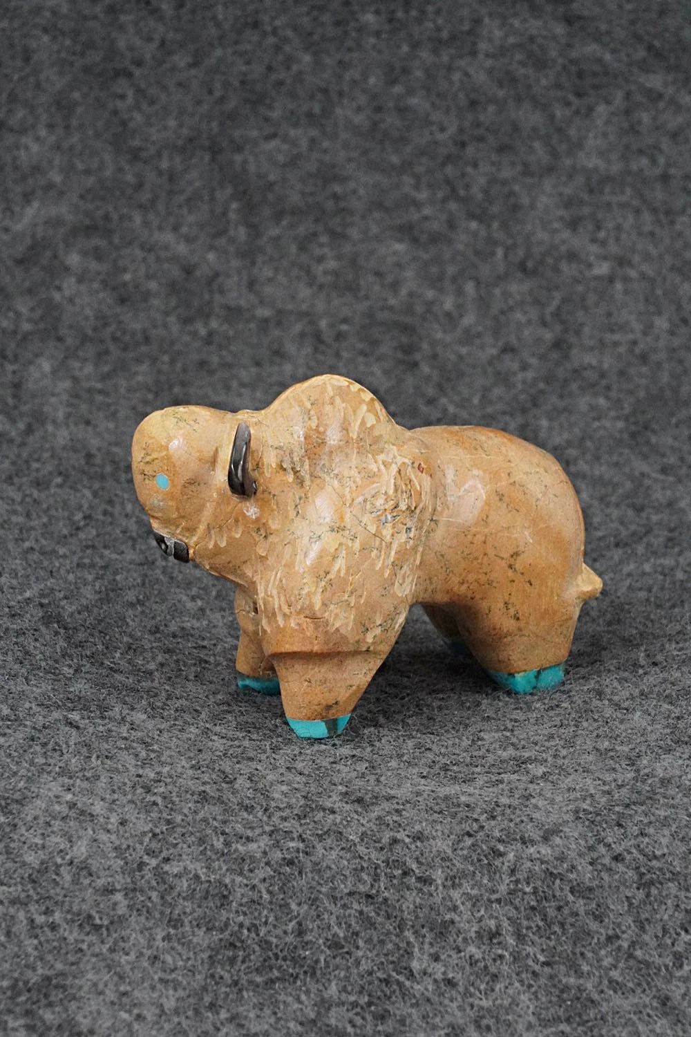 Buffalo Zuni Fetish Carving - Freddie Leekya