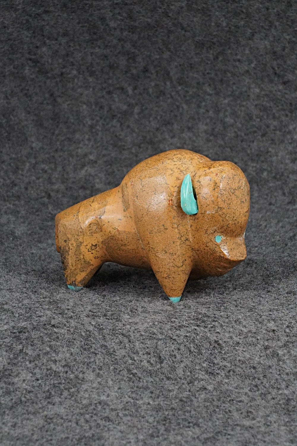 Buffalo Zuni Fetish Carving - Enrike Leekya