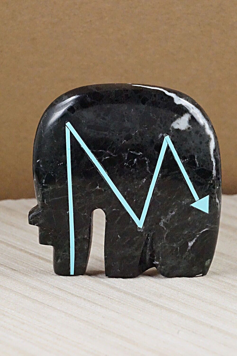 Bear Zuni Fetish Carving - Bernard Laiwakete