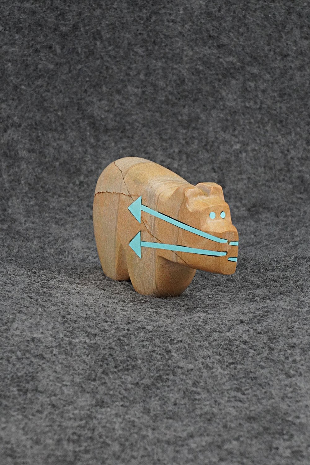 Bear Zuni Fetish Carving - Bernard Laiwakete