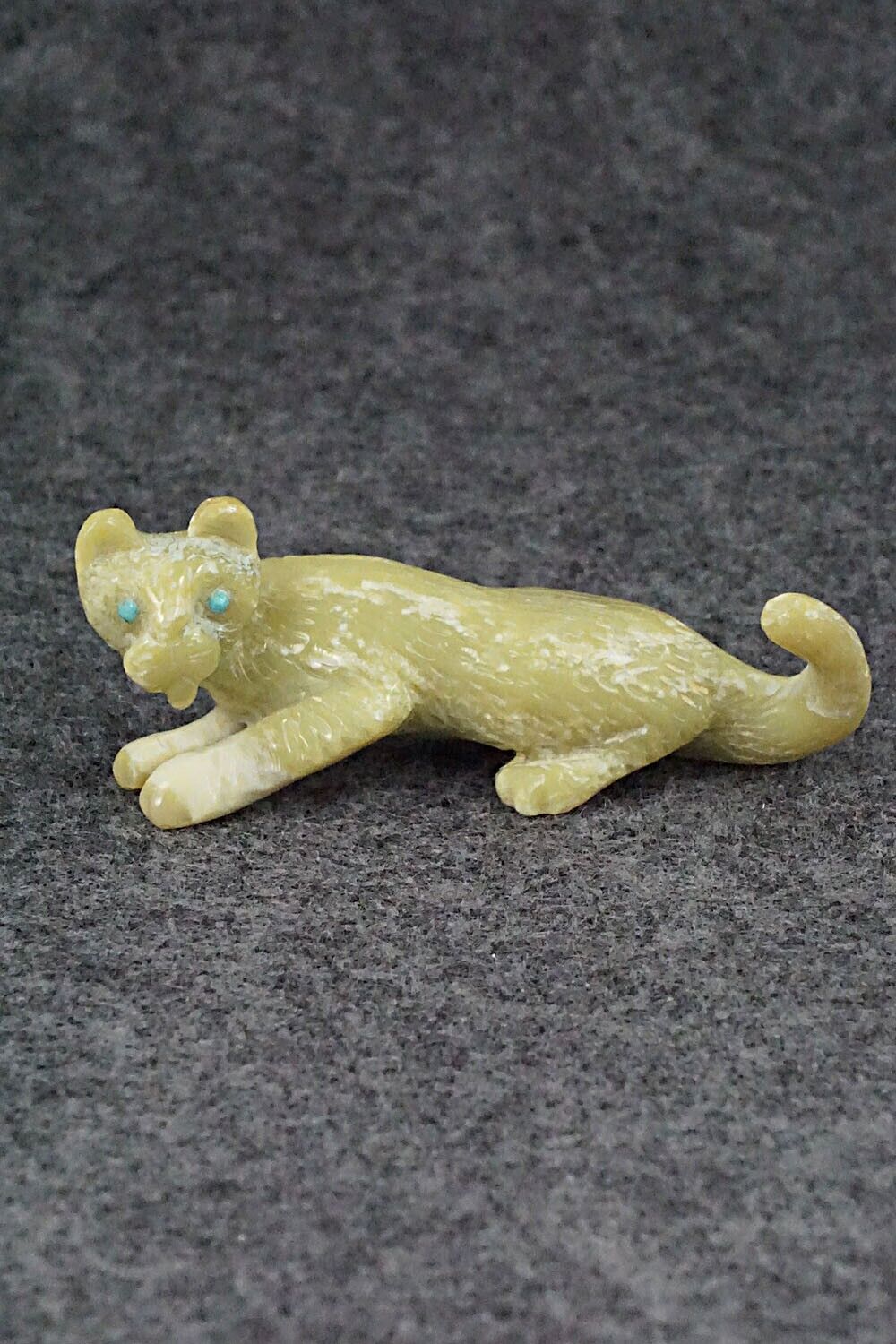 Mountain Lion Zuni Fetish Carving - Wilfred Cheama