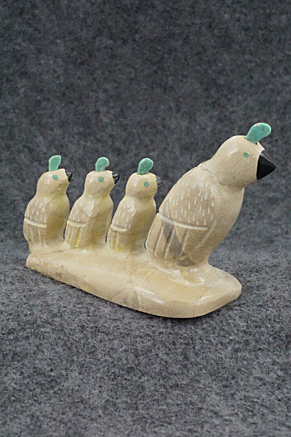 Quail with Chicks Zuni Fetish Carving - Enrike Leekya