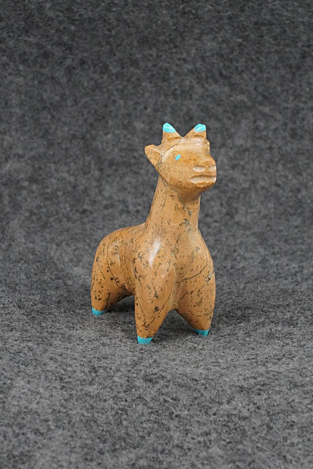 Giraffe Zuni Fetish Carving - Enrike Leekya