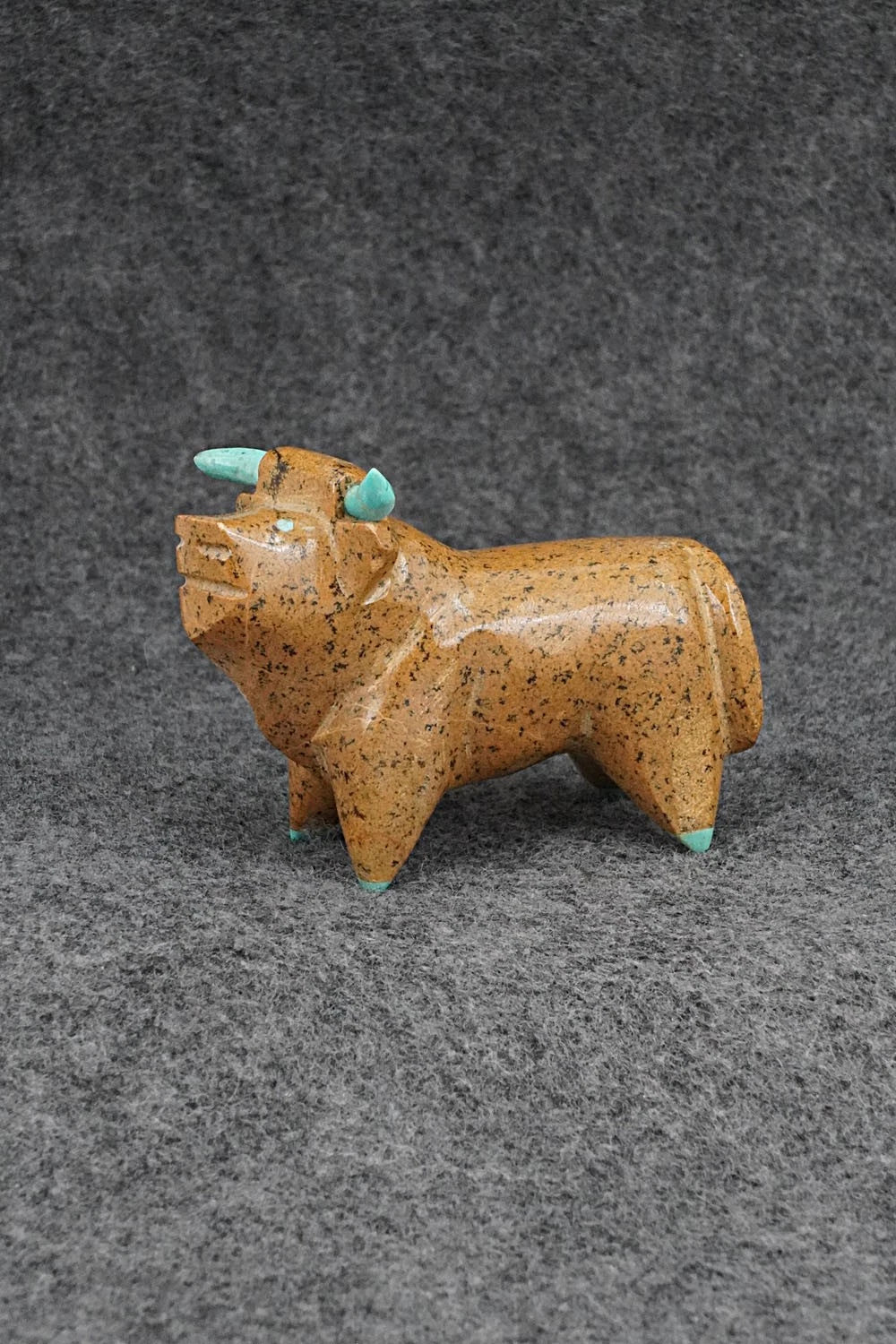 Bull Zuni Fetish Carving - Enrike Leekya