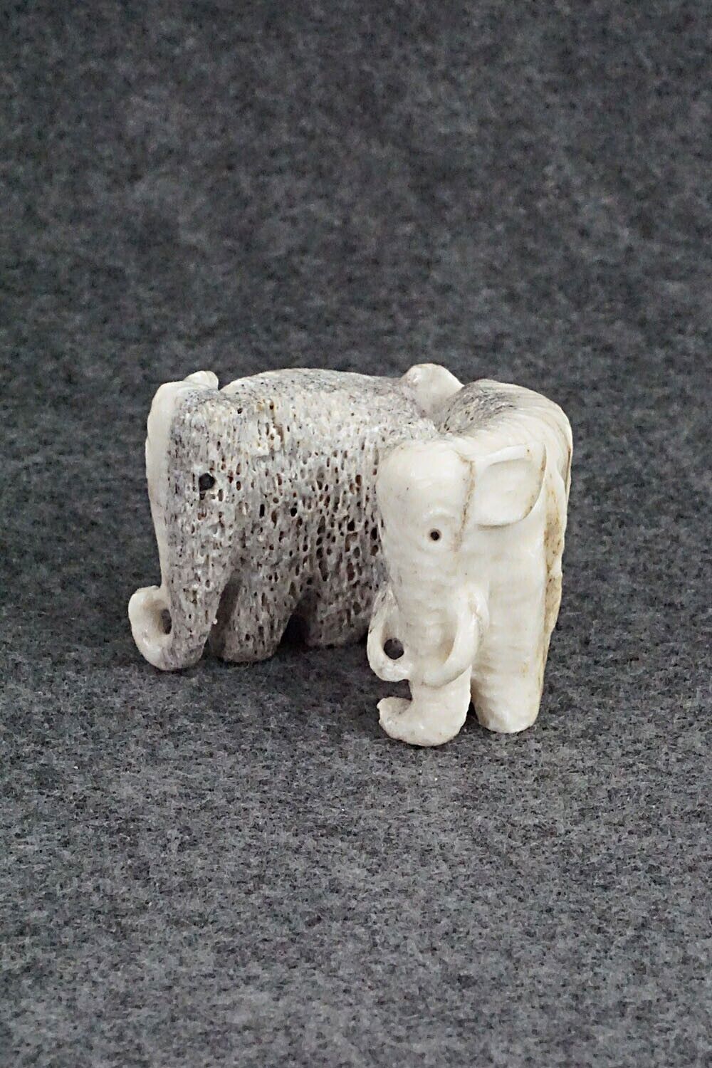 Elephants Zuni Fetish Carving - Maxx Laate