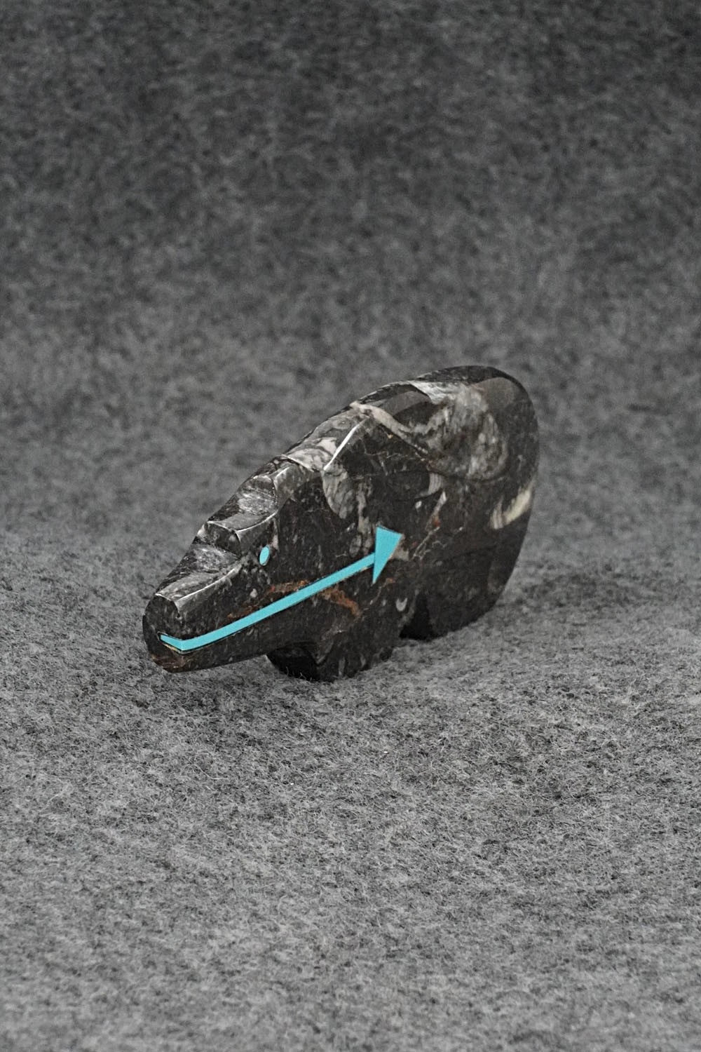 Bear Zuni Fetish Carving - Bernard Laiwakete