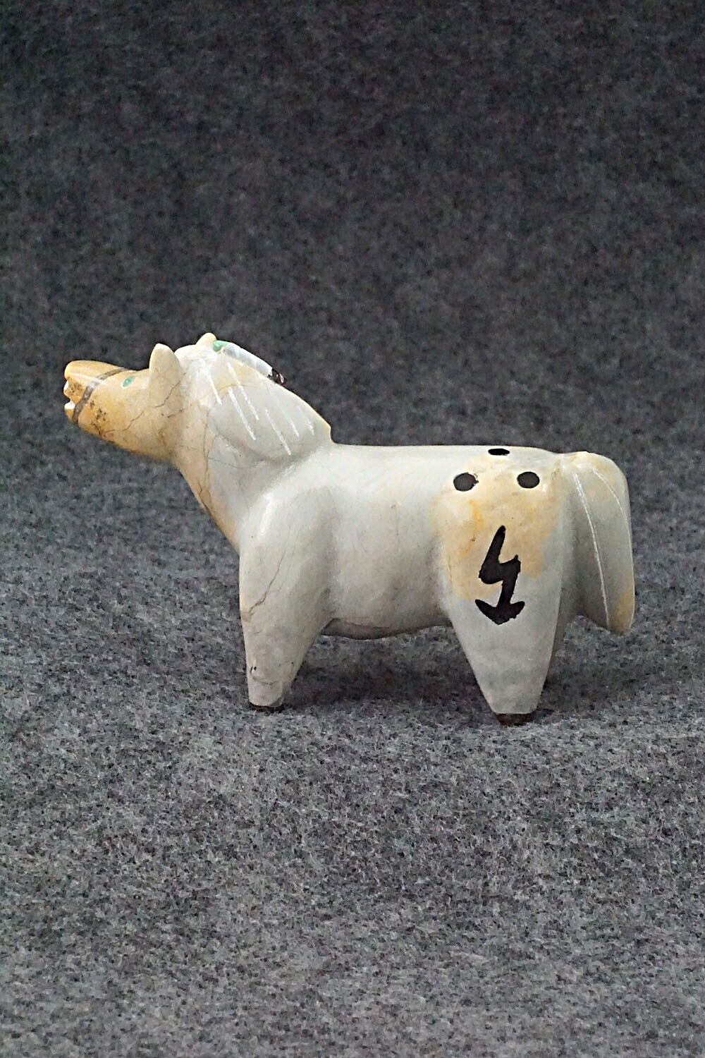 Horse Zuni Fetish Carving - Enrike Leekya