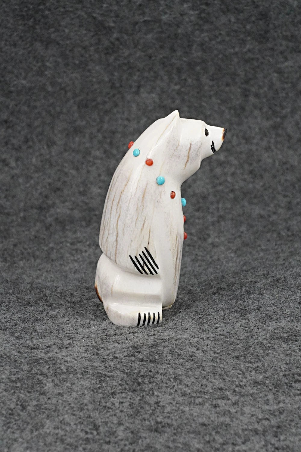 Bear Zuni Fetish Carving - Claudia Peina