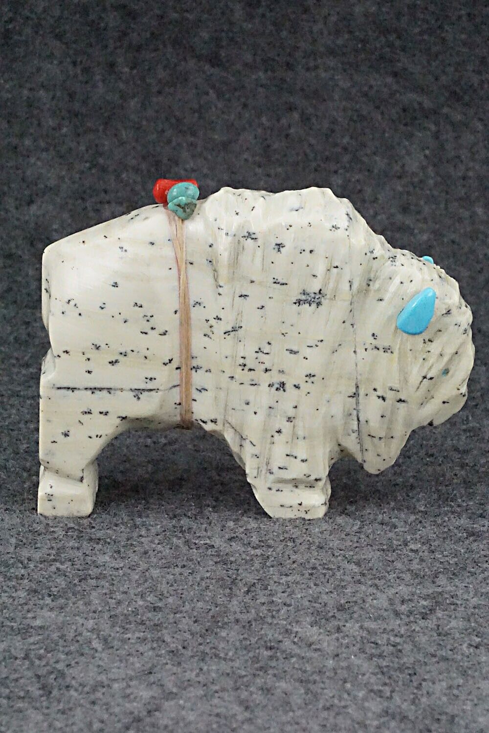 Buffalo Zuni Fetish Carving - Kevin Quam
