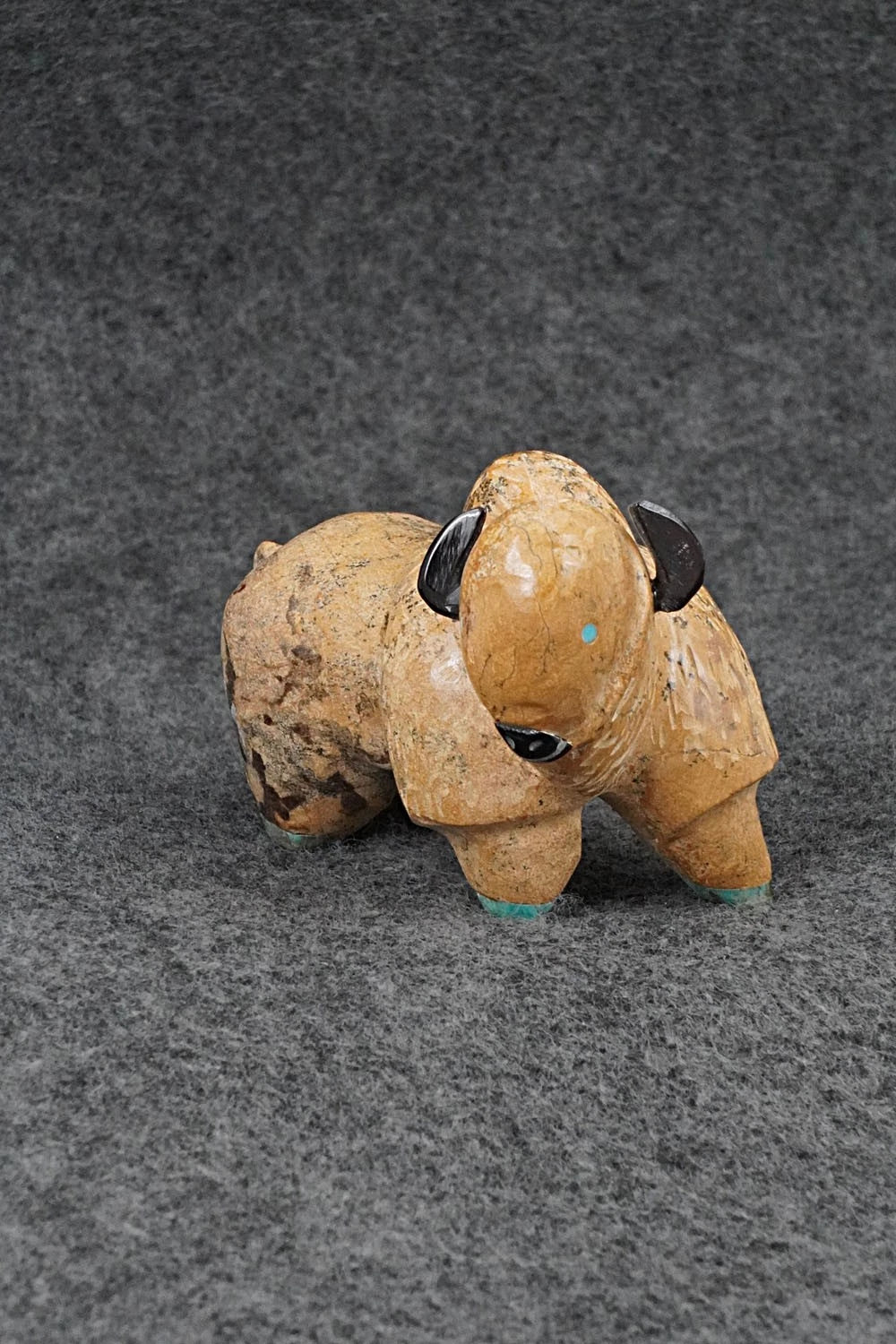 Buffalo Zuni Fetish Carving - Freddie Leekya