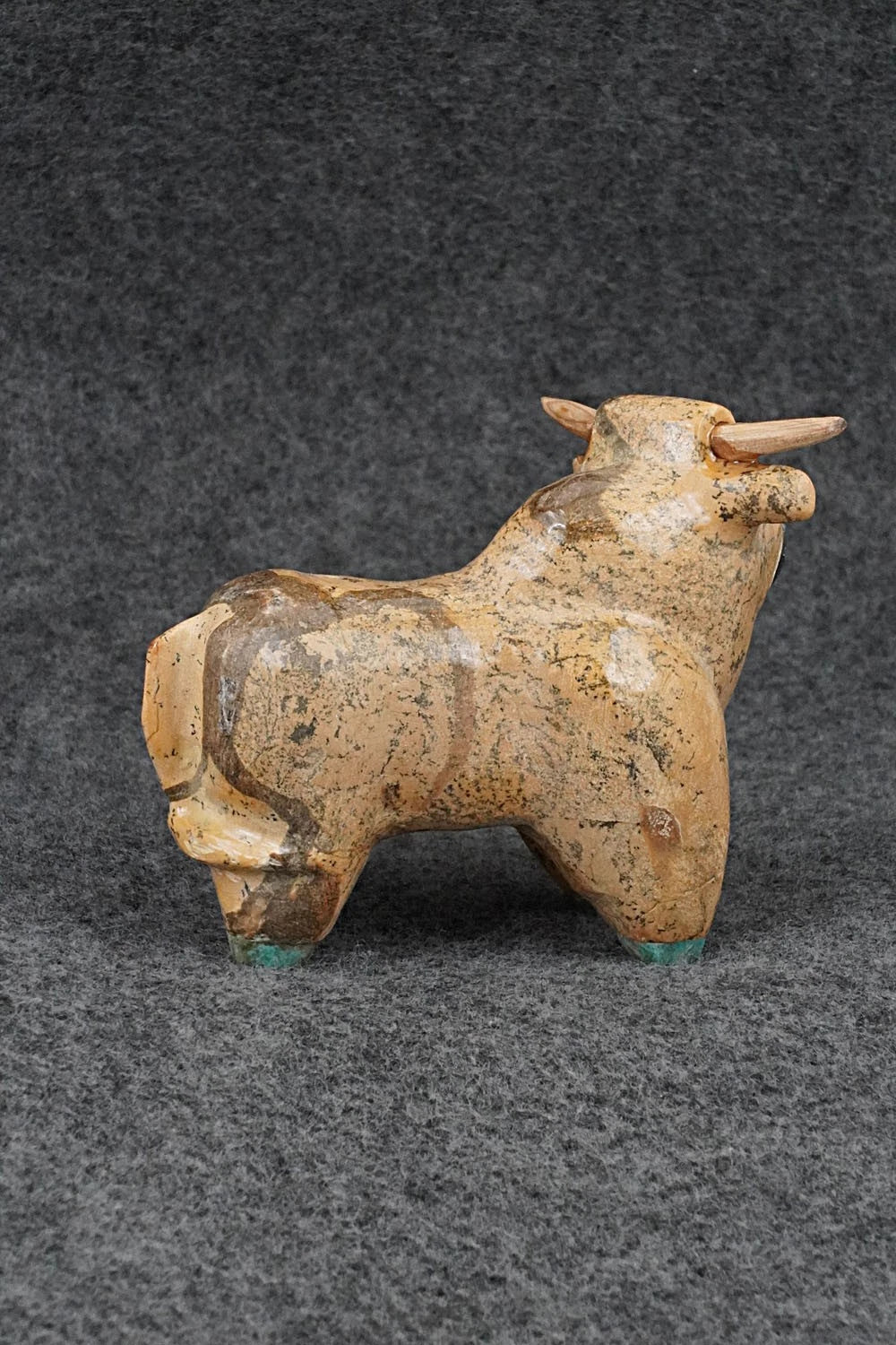 Bull Zuni Fetish Carving - Freddie Leekya