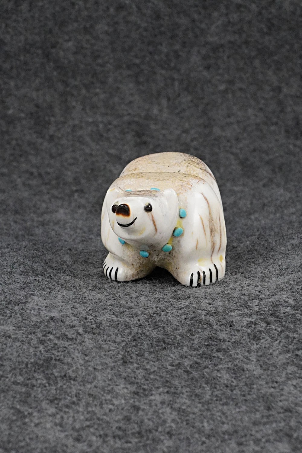 Bear Zuni Fetish Carving - Claudia Peina