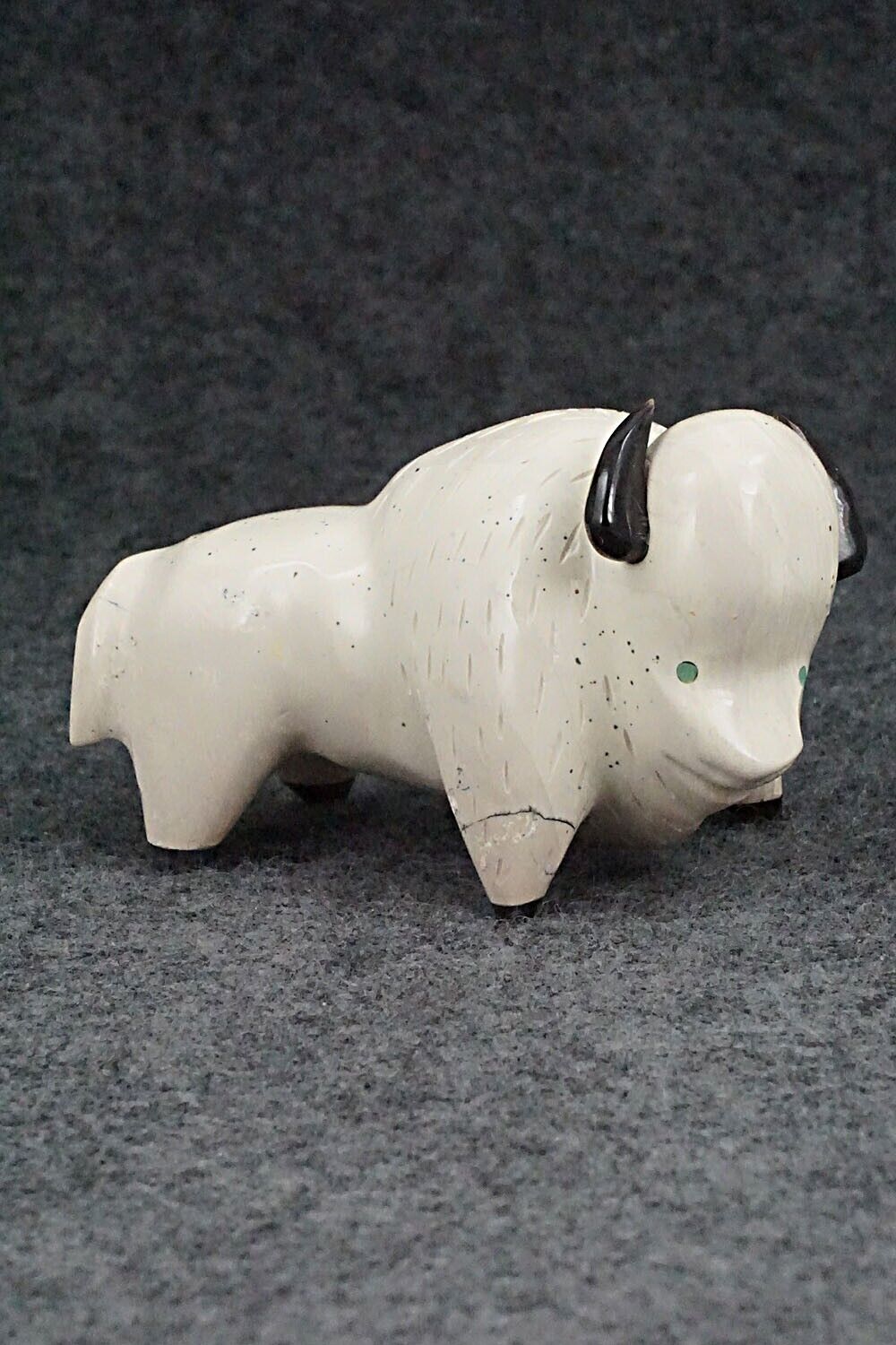 Buffalo Zuni Fetish Carving - Enrike Leekya