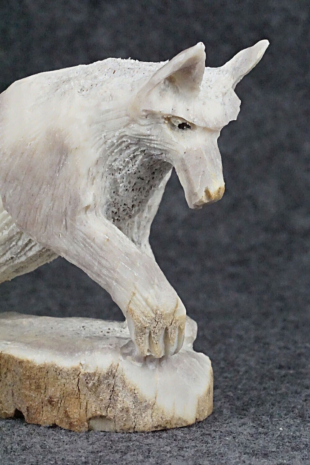 Wolf Zuni Fetish Carving - Lewis Malie Jr.