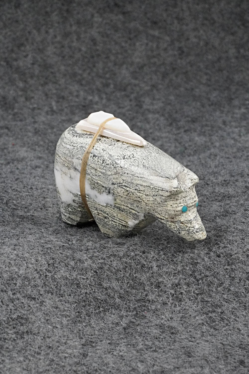 Bear Zuni Fetish Carving - Delvin Leekya