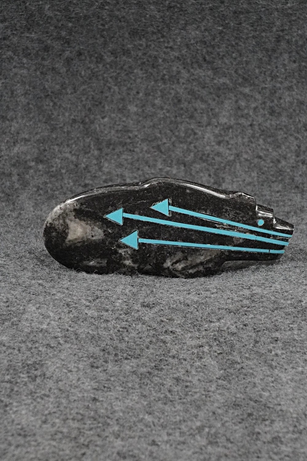 Bear Zuni Fetish Carving - Bernard Laiwekete