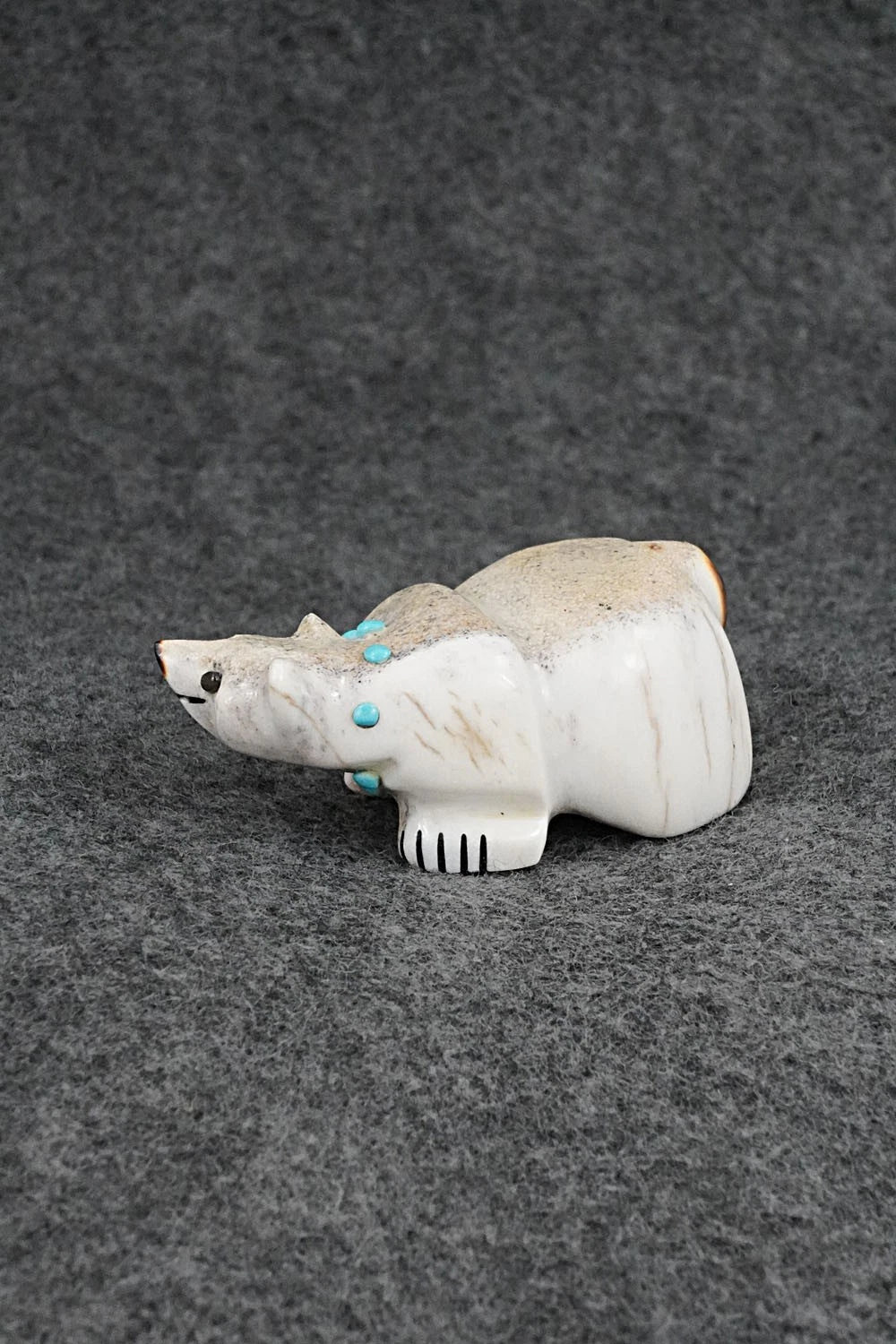 Bear Zuni Fetish Carving - Claudia Peina