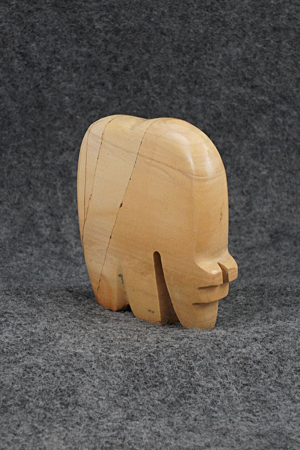 Bear Zuni Fetish Carving - Bernard Laiwakete