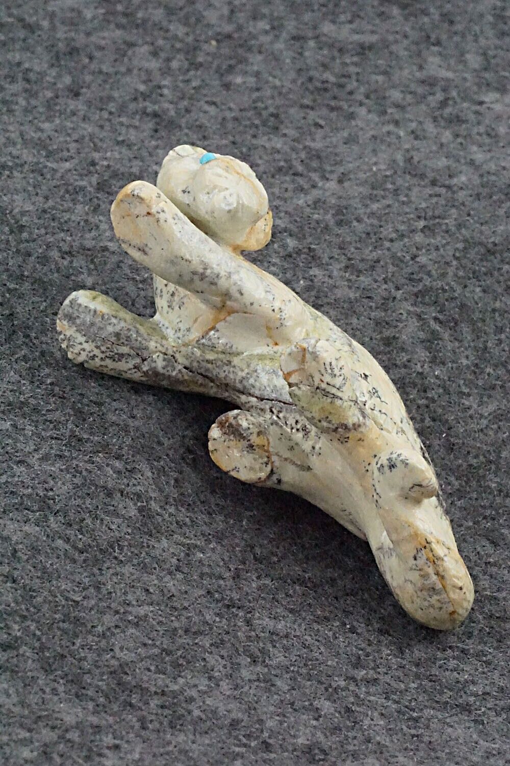 Mountain Lion Zuni Fetish Carving - Wilfred Cheama
