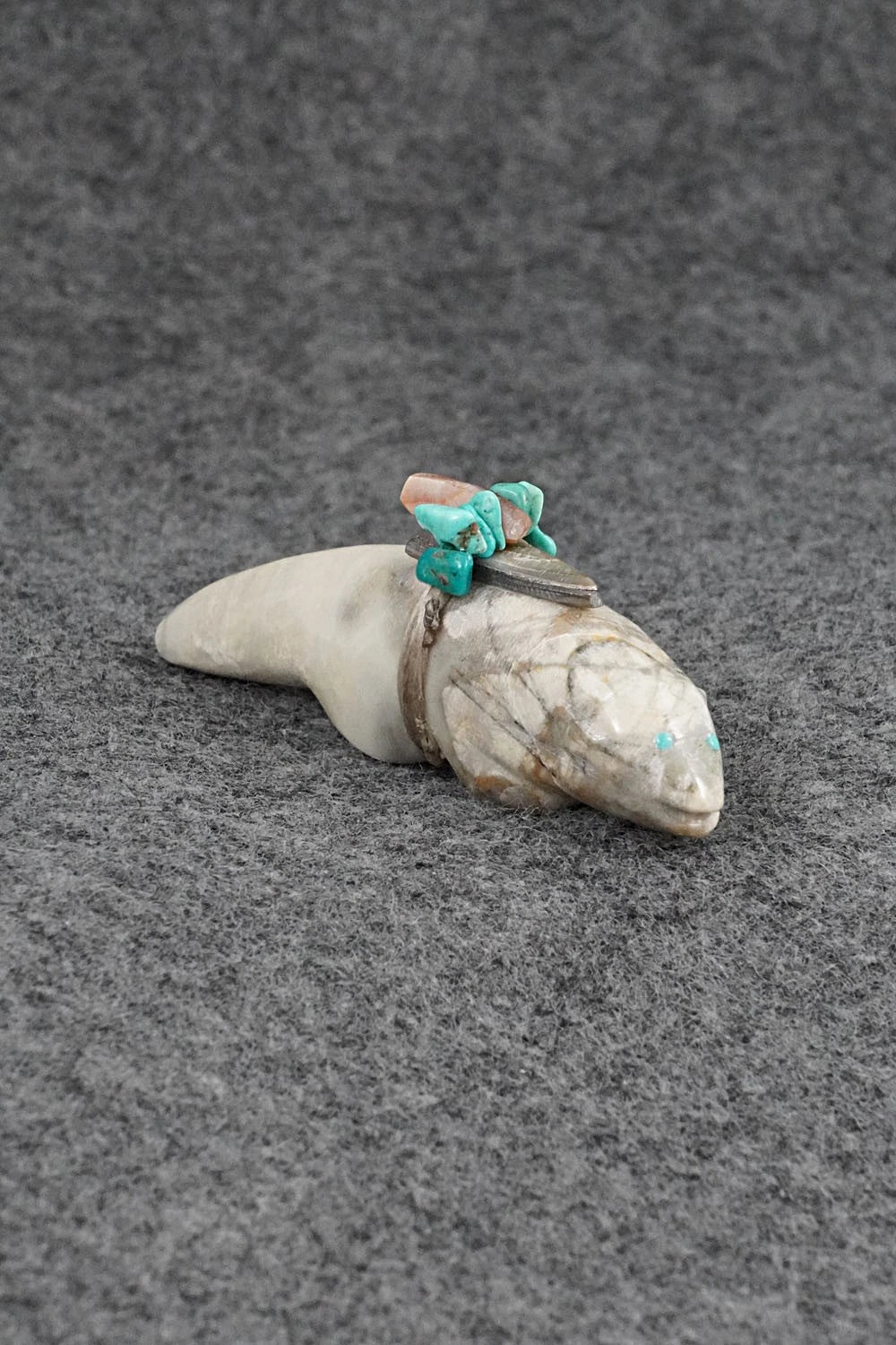 Otter Zuni Fetish Carving - Delvin Leekya
