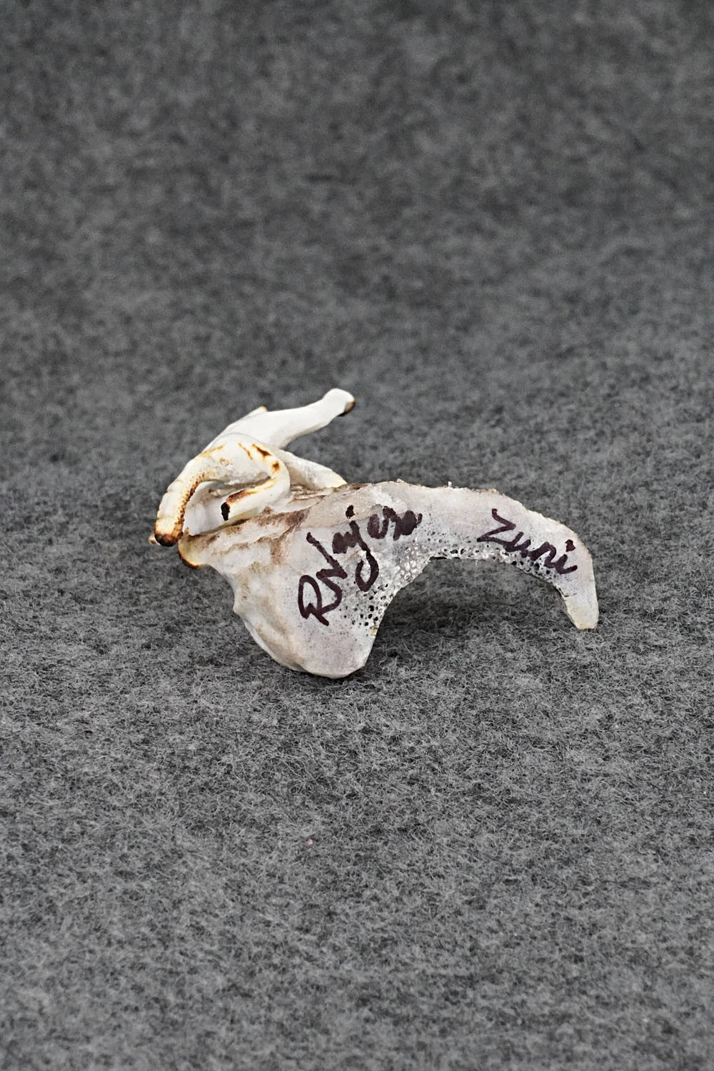 Mountain Lion Zuni Fetish Carving - Ruben Najera