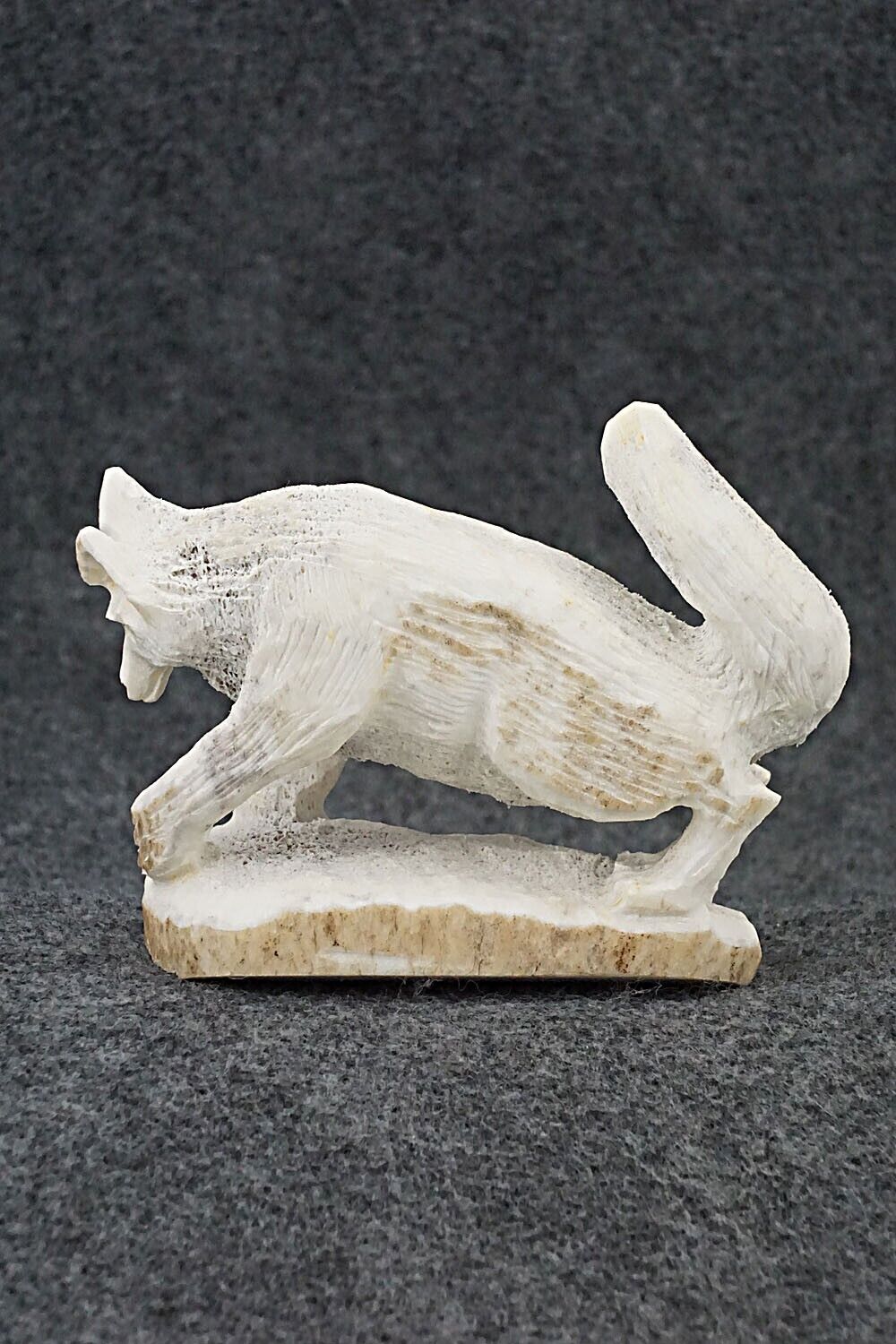 Wolf Zuni Fetish Carving - Lewis Malie Jr.