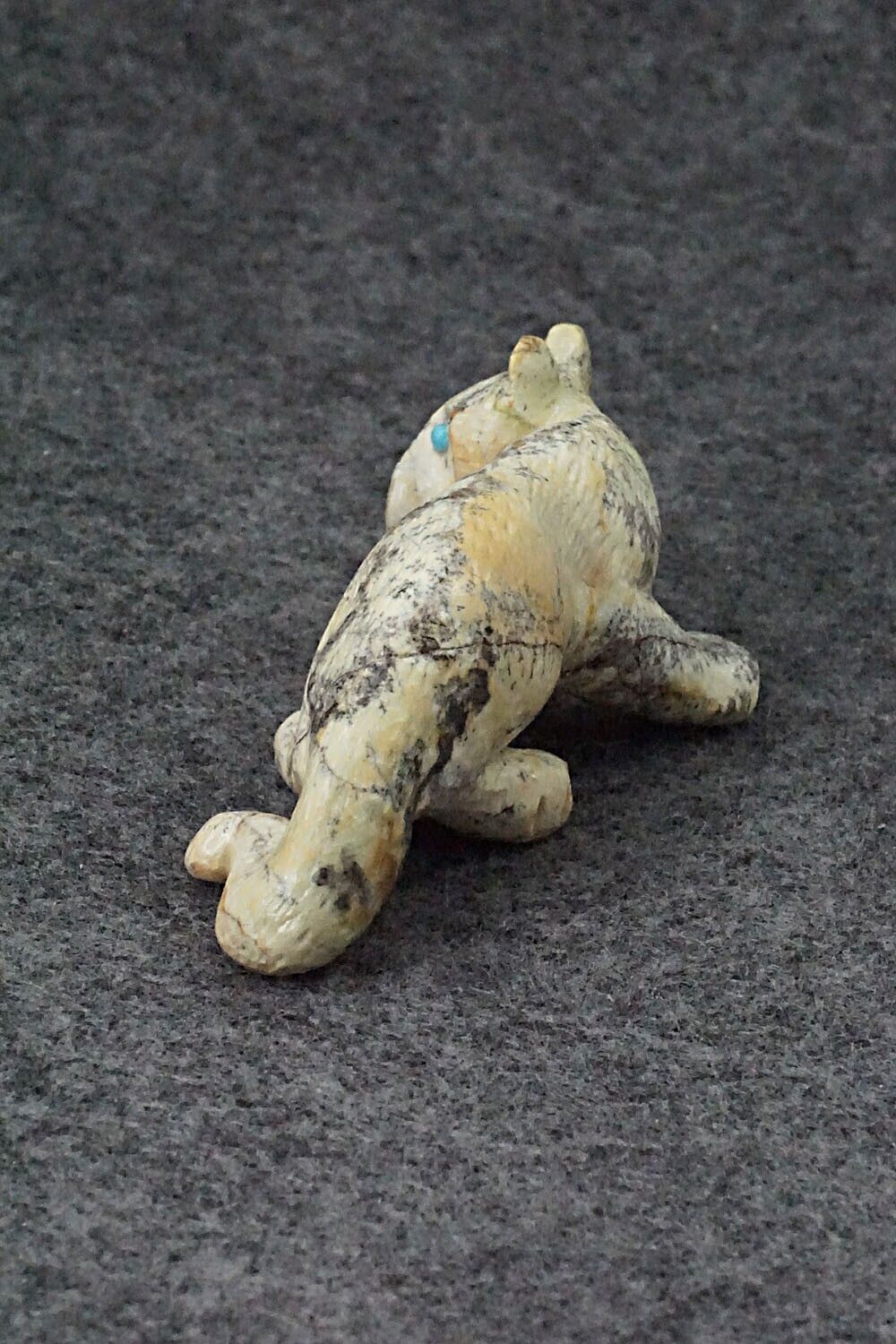 Mountain Lion Zuni Fetish Carving - Wilfred Cheama