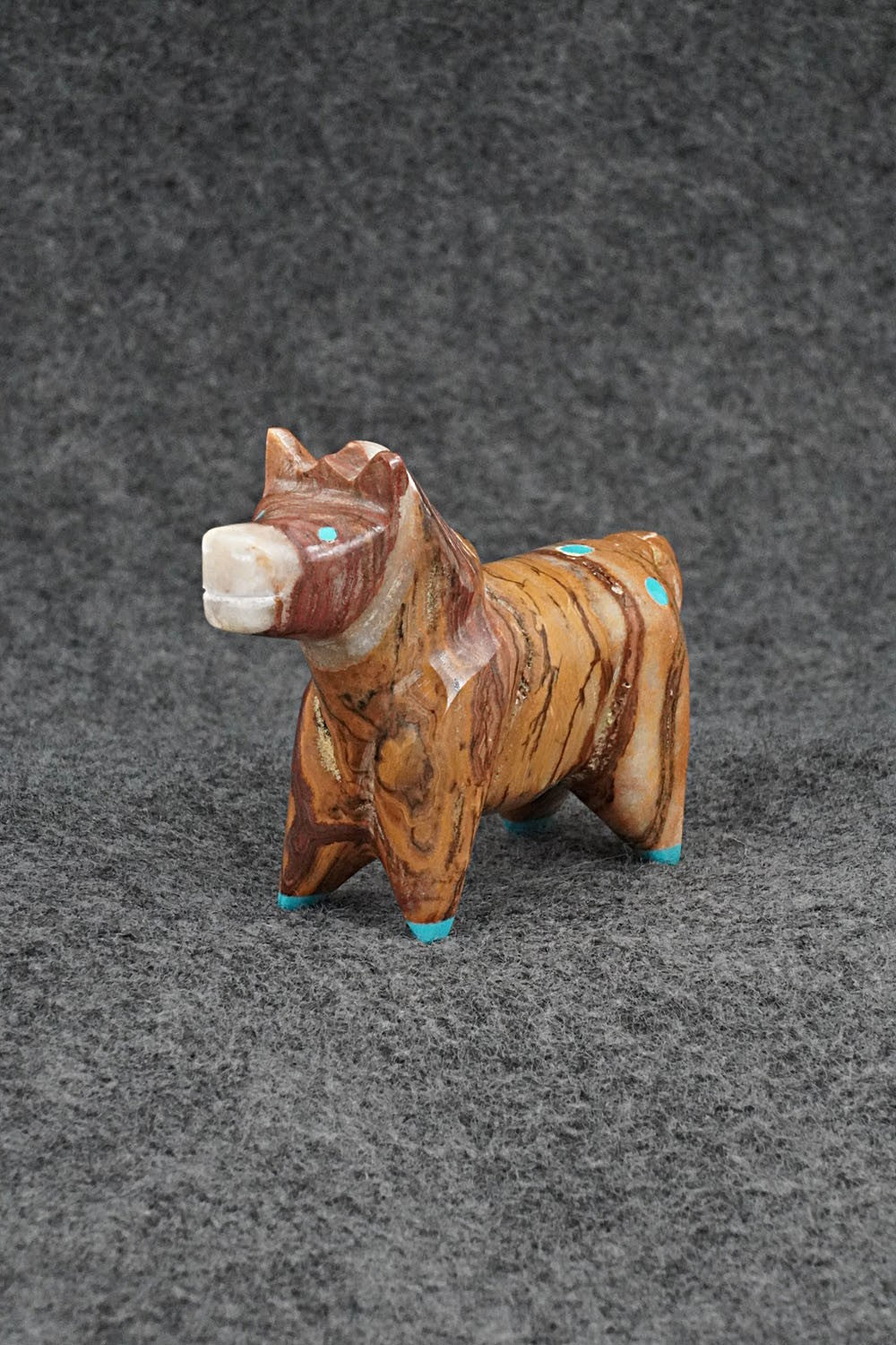 Horse Zuni Fetish Carving - Enrike Leekya