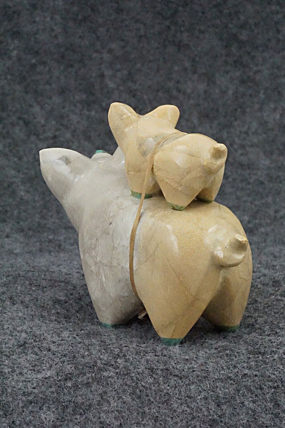Pig with Piglet Zuni Fetish Carving - Enrike Leekya