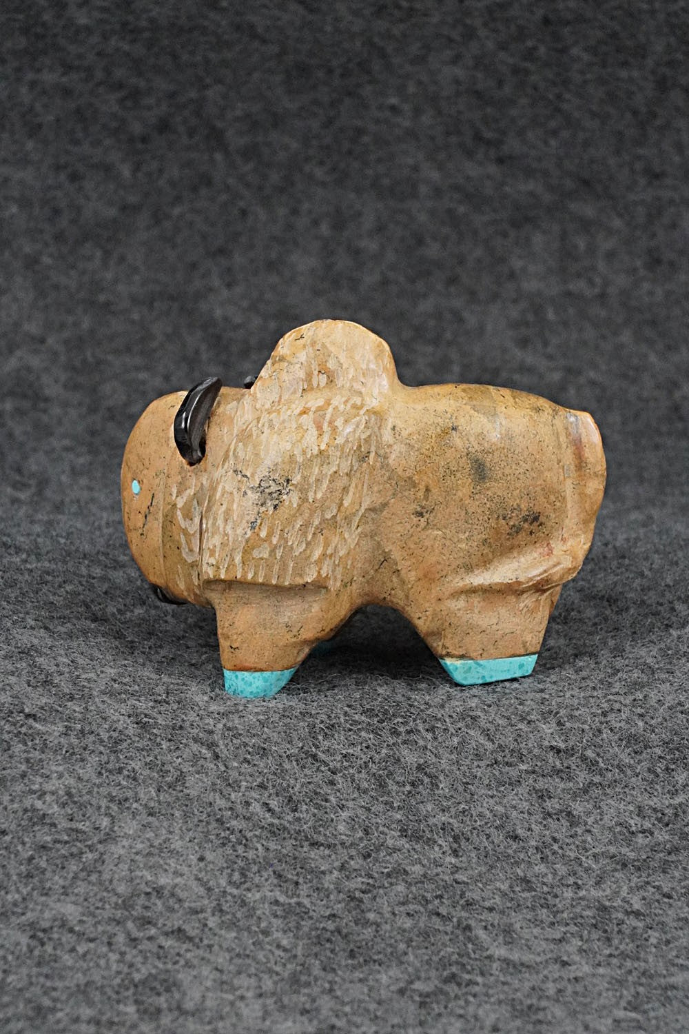 Buffalo Zuni Fetish Carving - Freddie Leekya