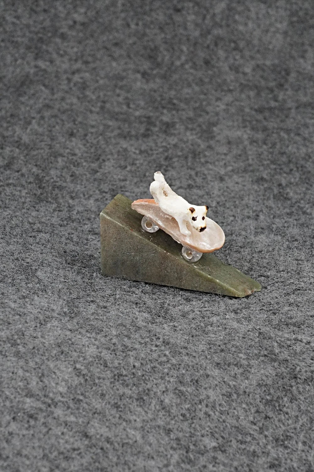 Dog Zuni Fetish Carving - Ruben Najera