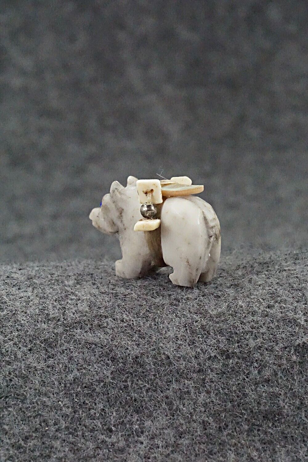 Bear Zuni Fetish Carving - Vander Tsethlikai