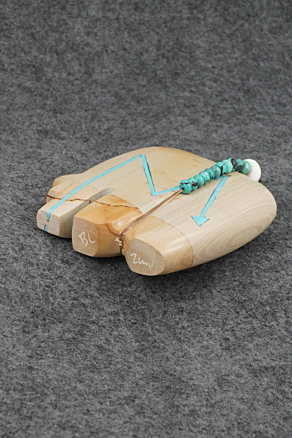Bear Zuni Fetish Carving - Bernard Laiwekete