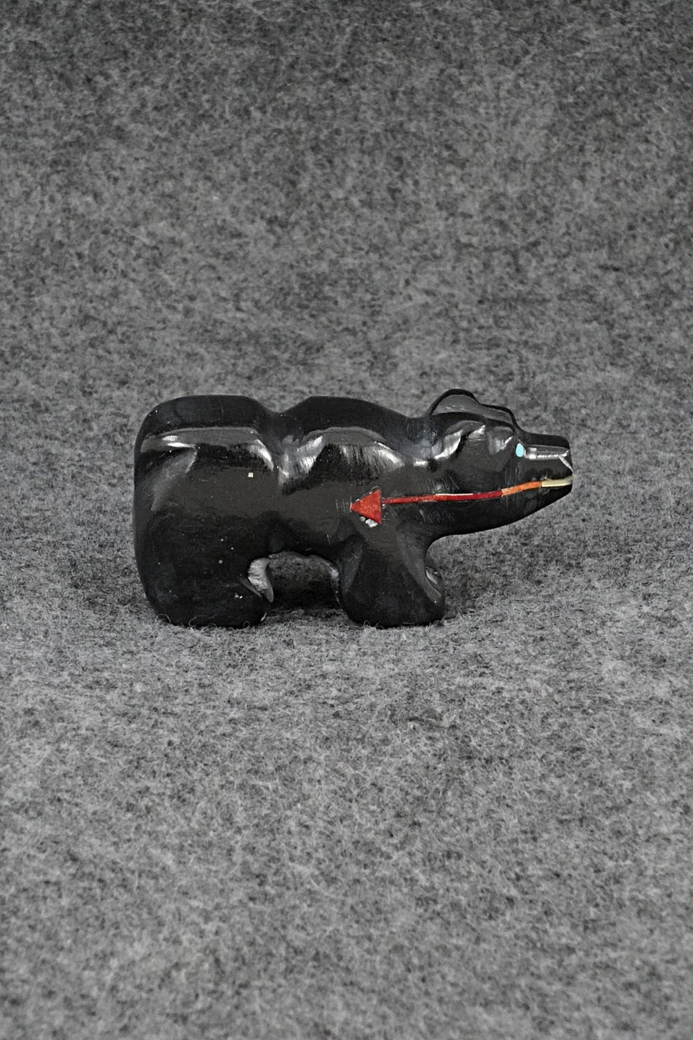 Bear Zuni Fetish Carving - Andres Lementino