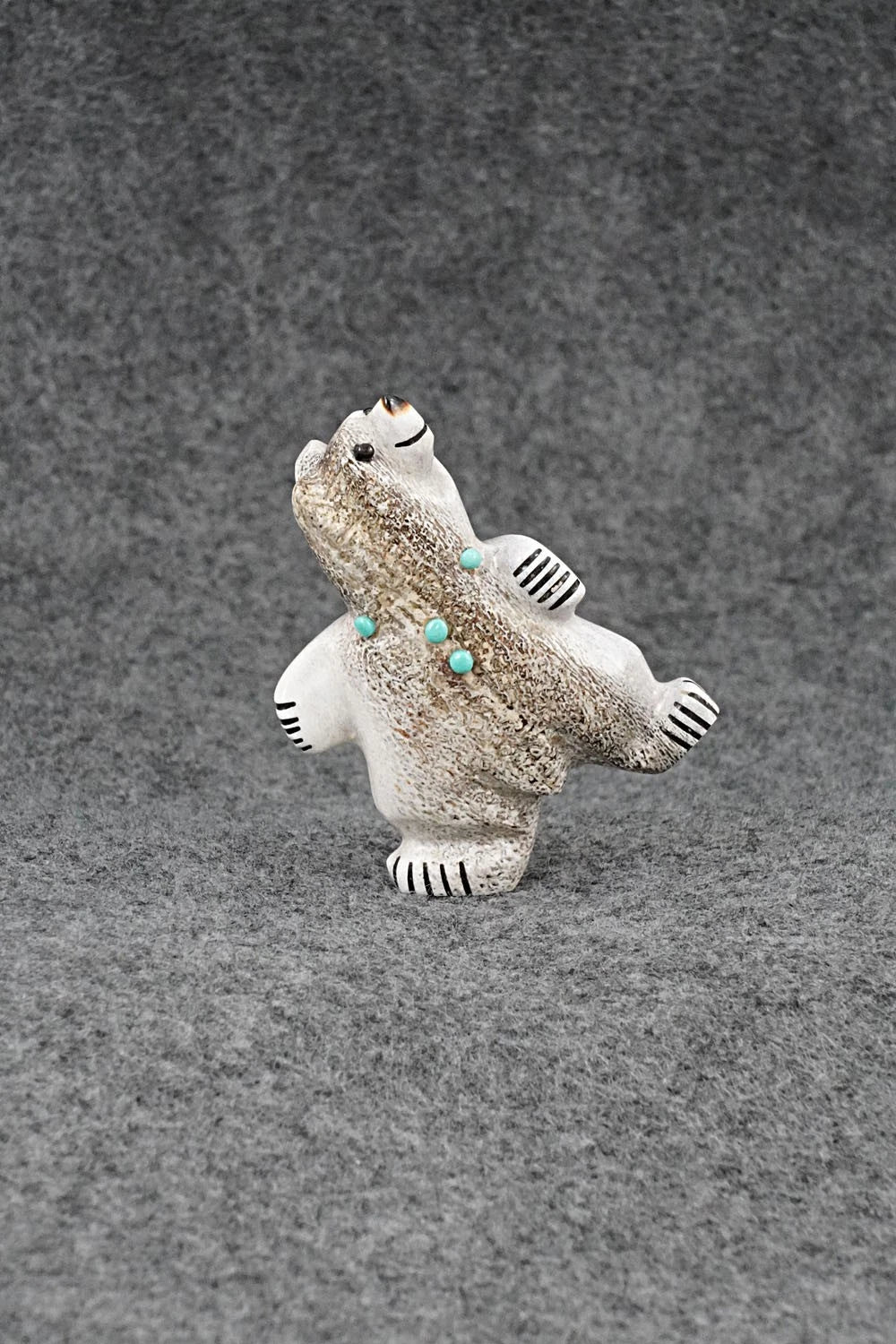 Bear Zuni Fetish Carving - Claudia Peina