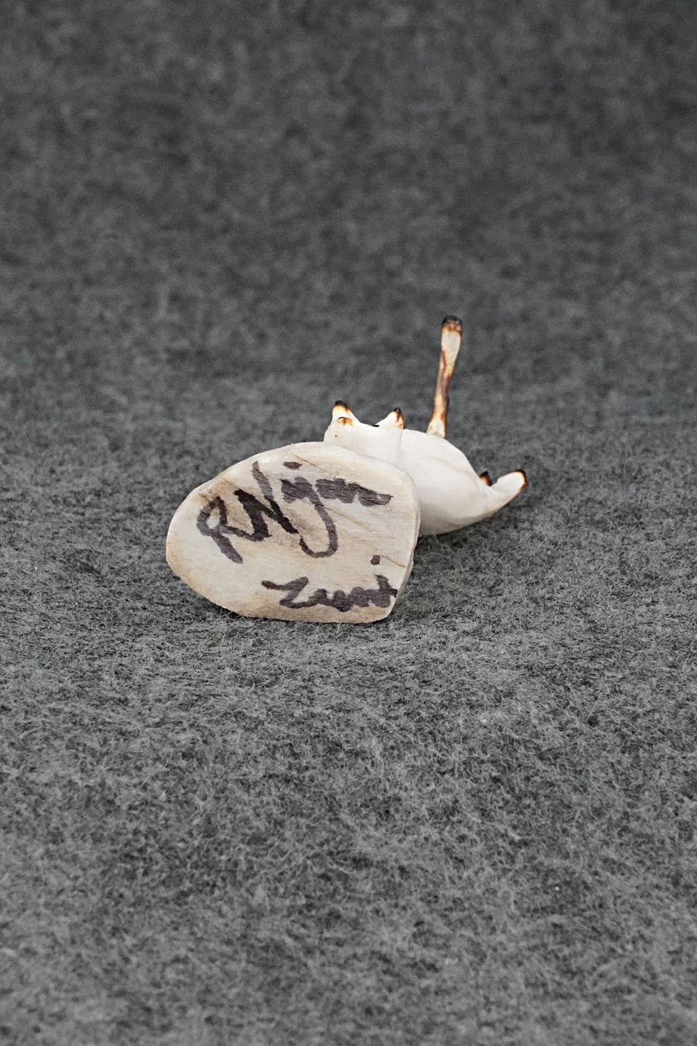 Cat Zuni Fetish Carving - Ruben Najera