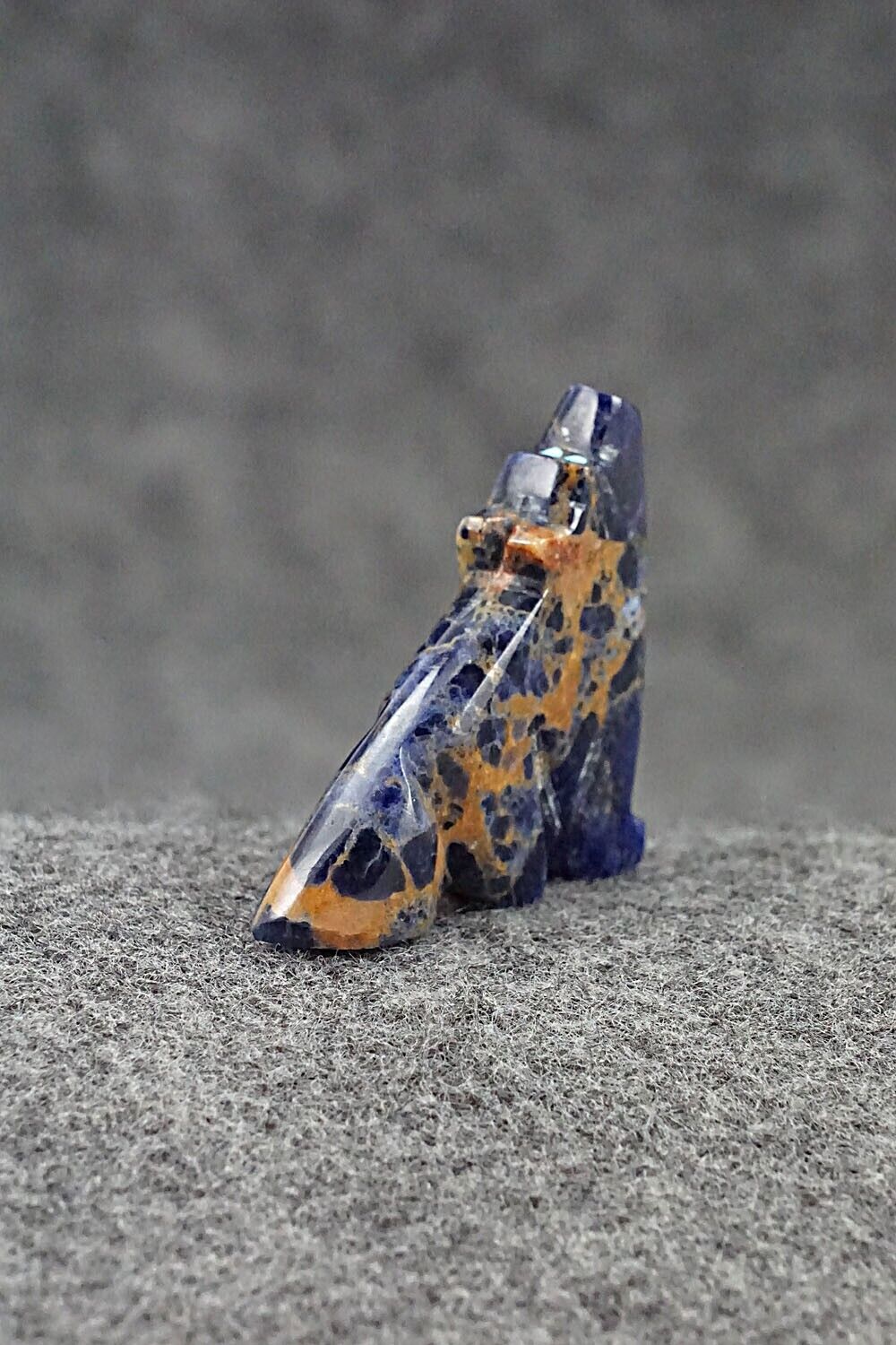 Wolf Zuni Fetish Carving - Bernard Laiwakete
