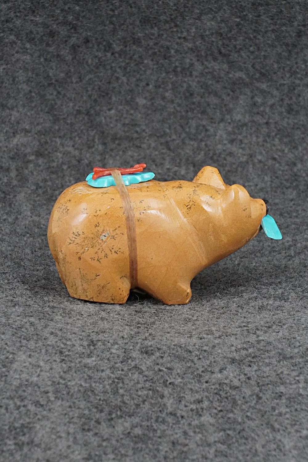 Bear Zuni Fetish Carving - Enrike Leekya