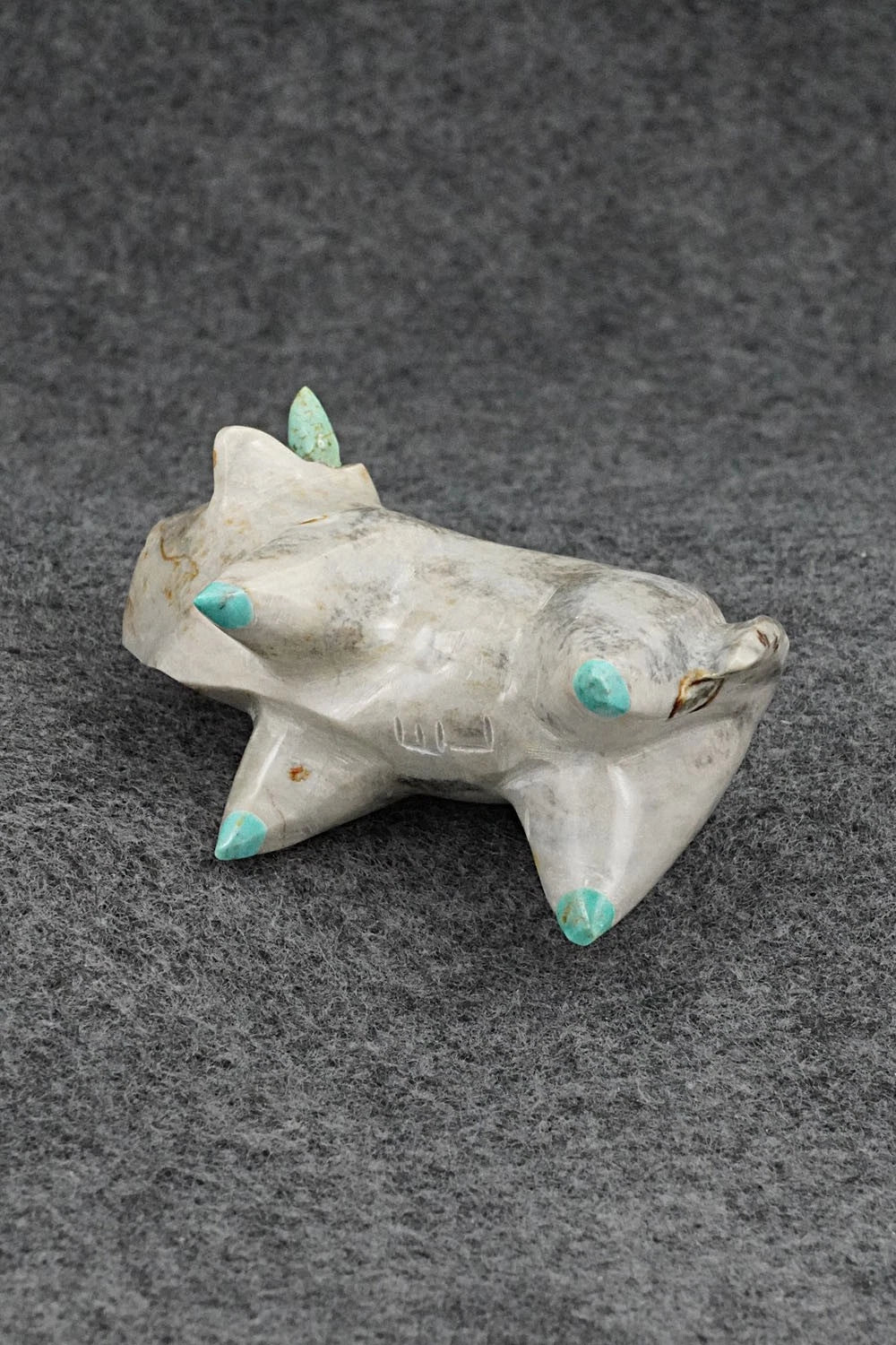 Bull Zuni Fetish Carving - Enrike Leekya