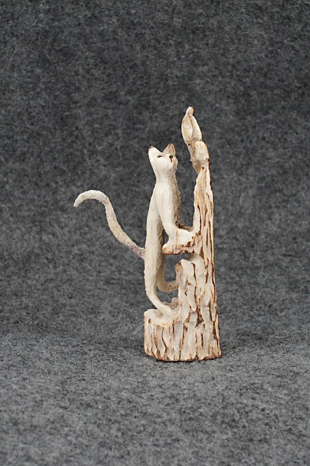 Mountain Lion Zuni Fetish Carving - Ruben Najera