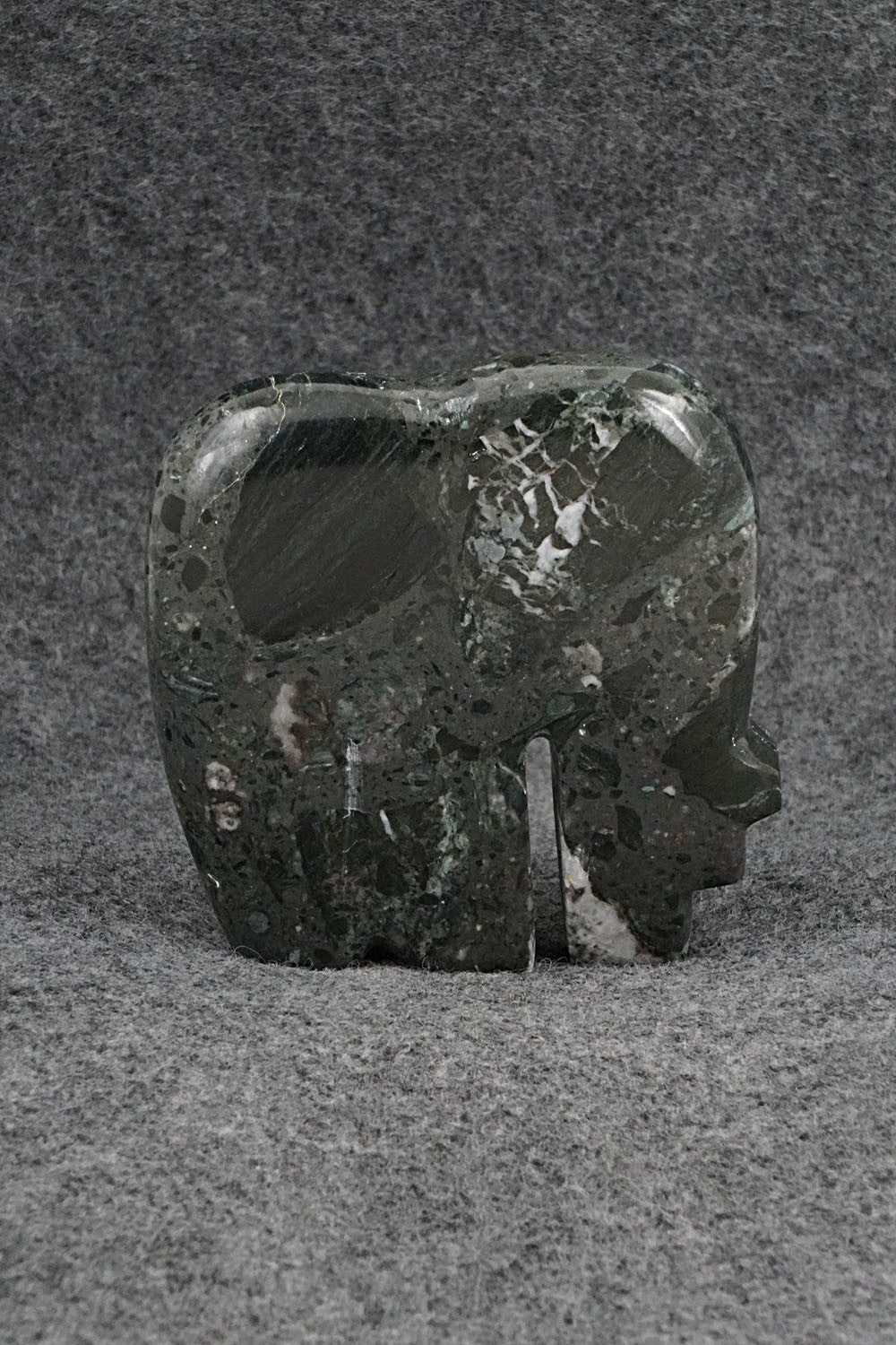 Bear Zuni Fetish Carving - Bernard Laiwakete