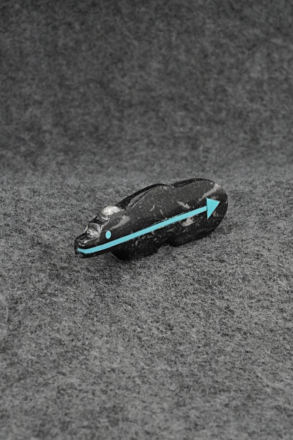 Bear Zuni Fetish Carving - Bernard Laiwakete