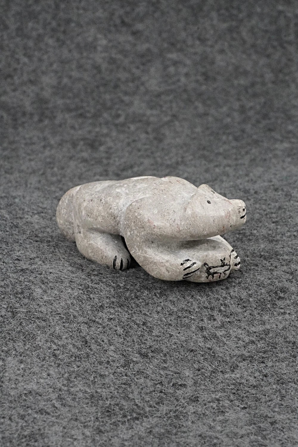 Bear Zuni Fetish Carving - Rick Kallestewa