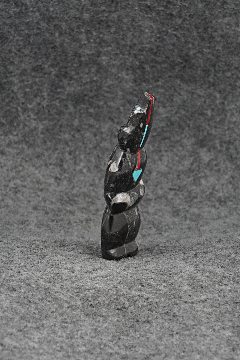Bear Zuni Fetish Carving - Kenric Laiwakete