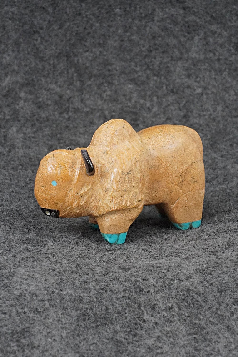 Buffalo Zuni Fetish Carving - Freddie Leekya
