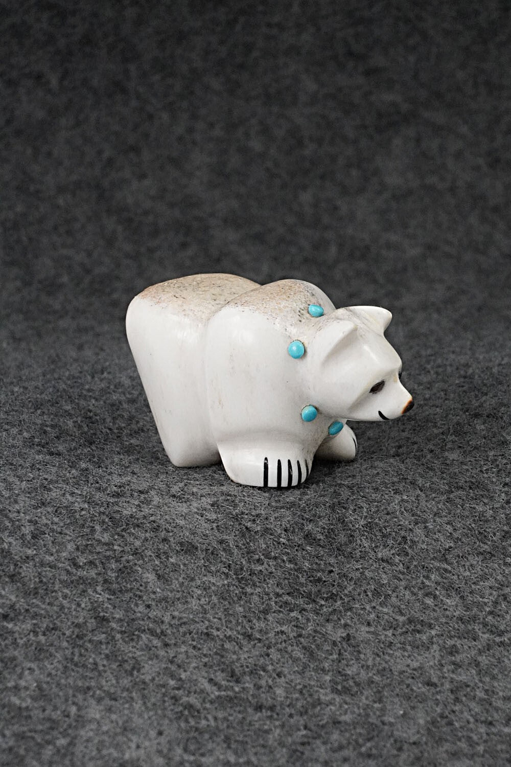 Bear Zuni Fetish Carving - Claudia Peina