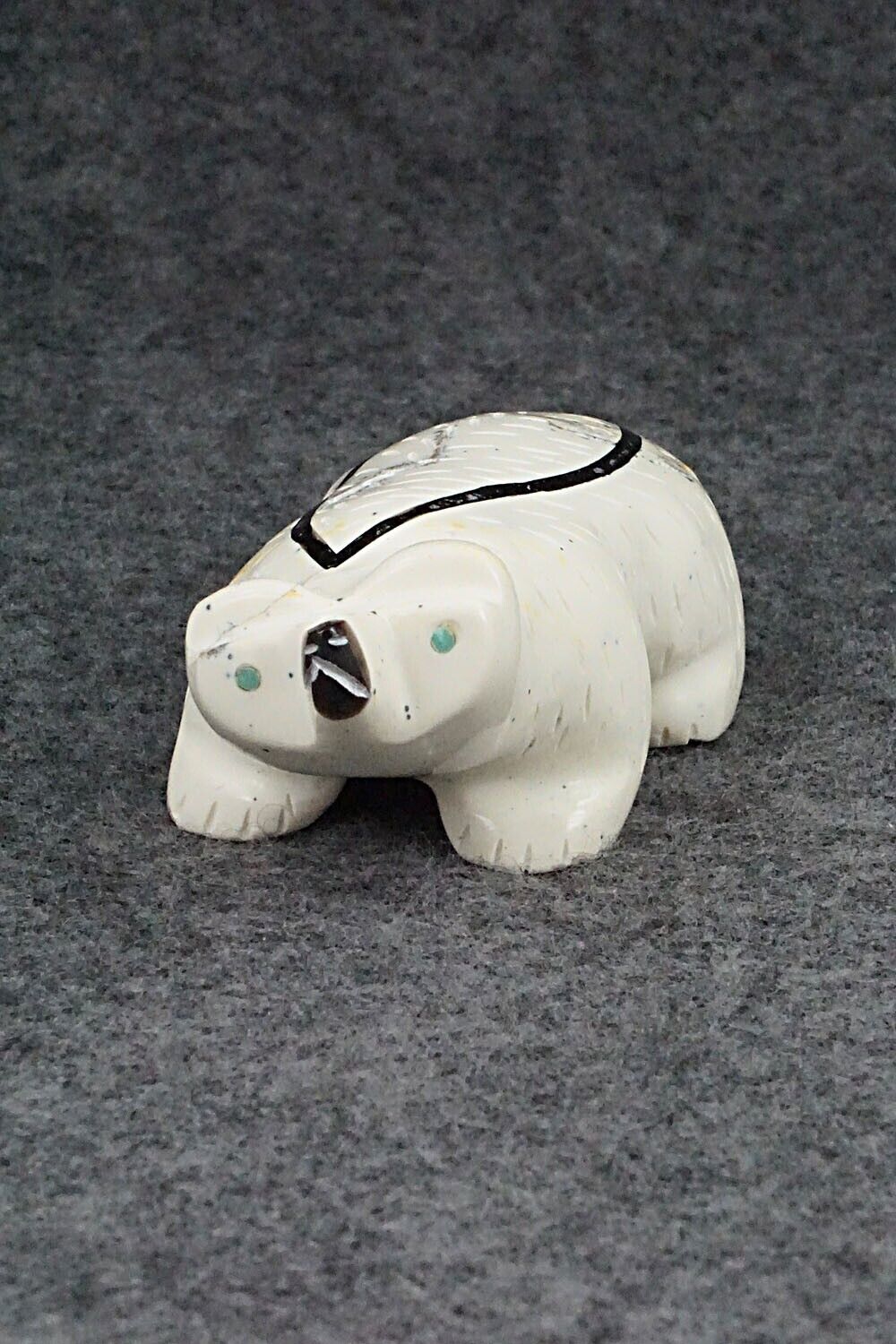Badger Zuni Fetish Carving - Enrike Leekya