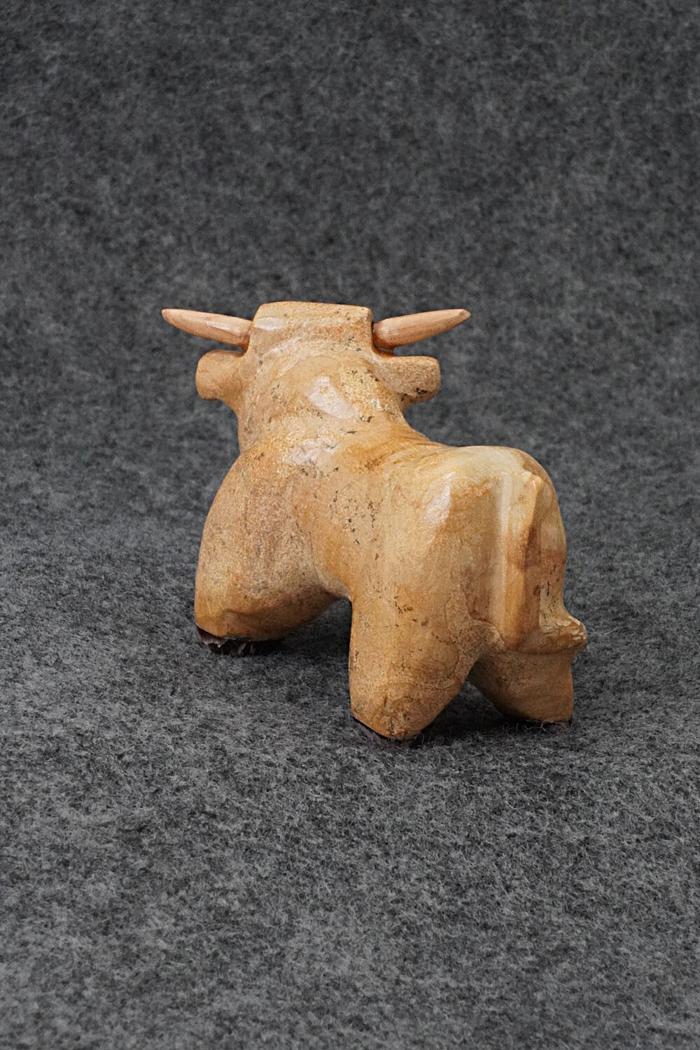 Bull Zuni Fetish Carving - Freddie Leekya